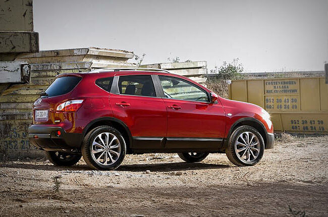 hire a Nissan Qashqai Auto in crete