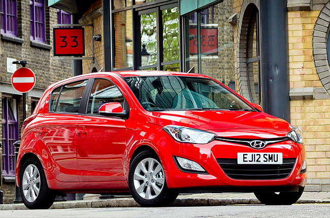 hire a Hyundai i20 Automatic in crete