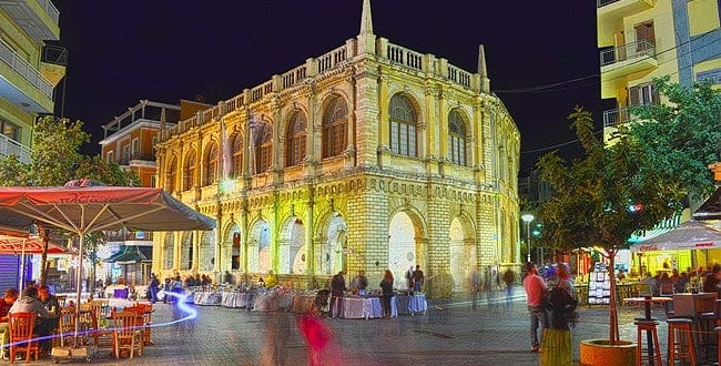 V budově Loggia v současnosti sídlí radnice v Heraklionu
