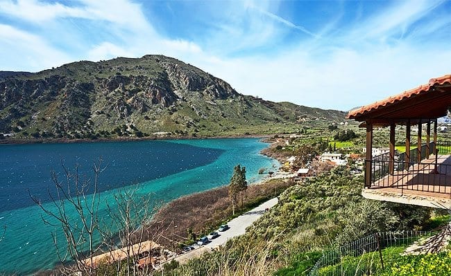 Uitzicht op Kournas Lake