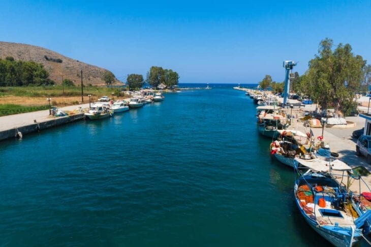 Bateaux de pêche au lac de Kournas