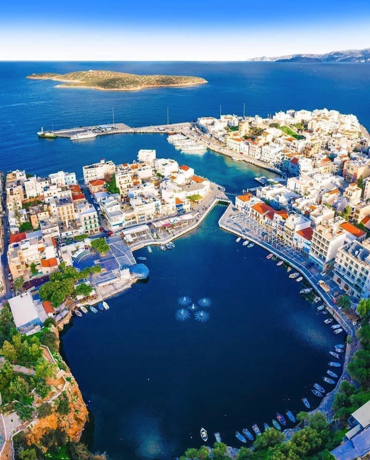 Lake Voulismeni in Agios Nikolaos