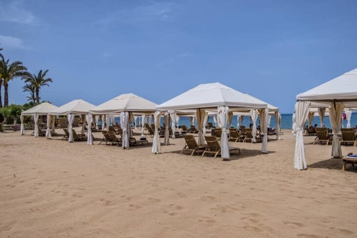 prachtig zandstrand bij Amirandes in Gouves