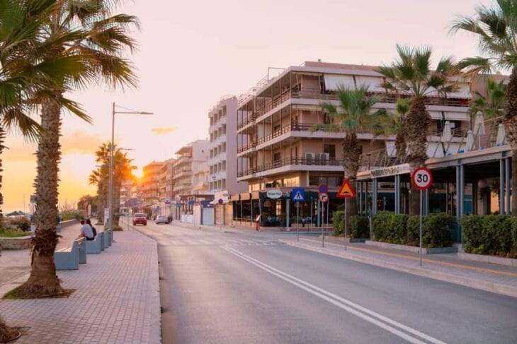 Autoverhuur in Rethymno - beach road