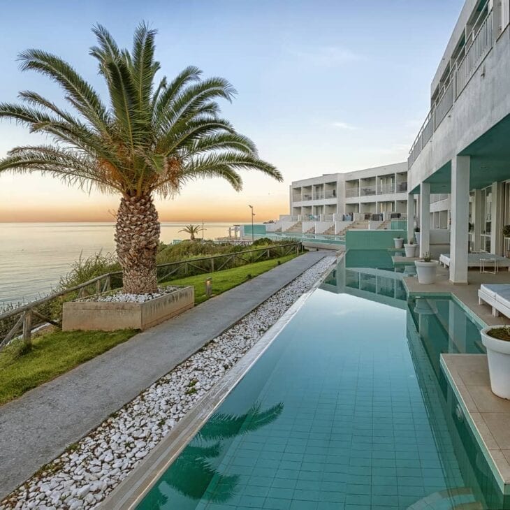 Piscina in un Hotel di Lusso di Makrigialos