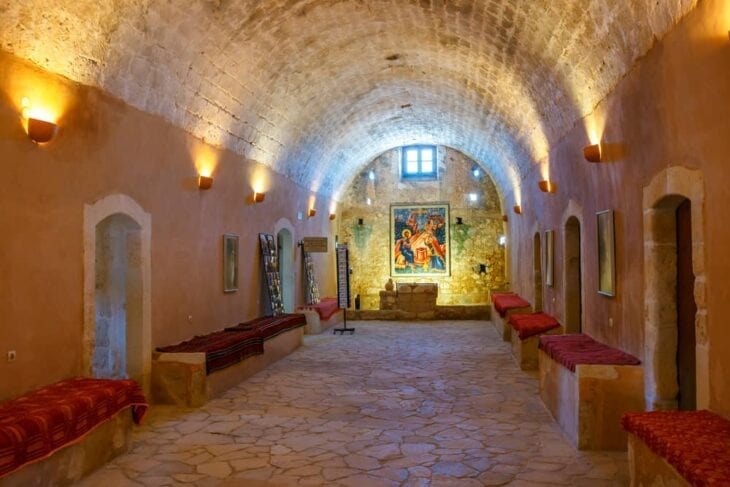 Interieur van de Arkadi Basiliekkerk