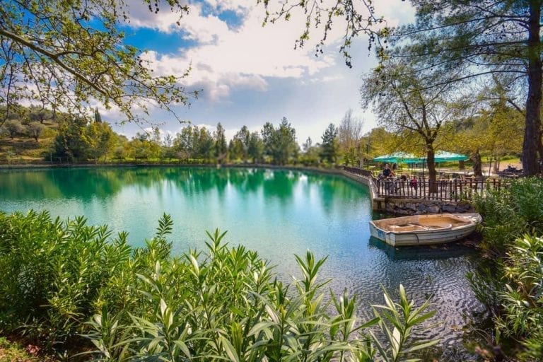 Lago di Zaros in Primavera