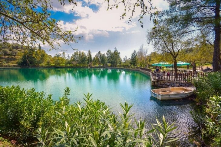 Lac de Zaros au printemps