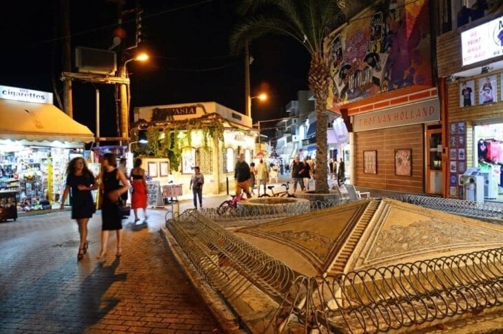 Sarakino fountain at night in Chersonissos