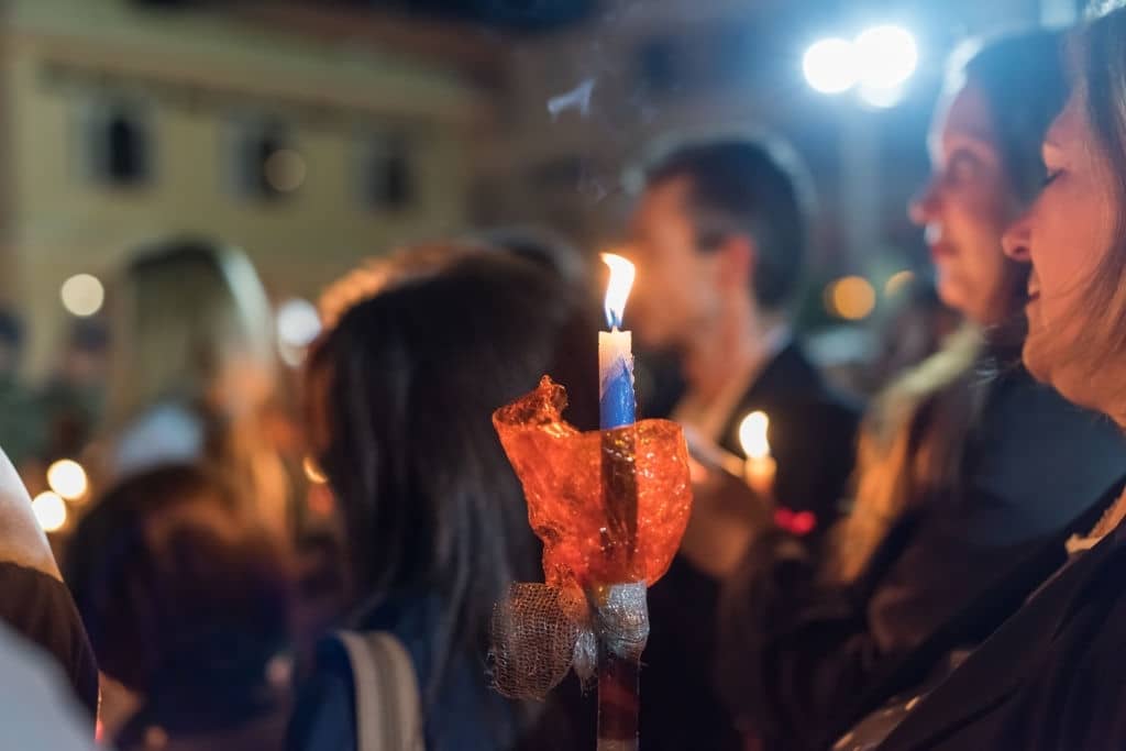 Het vieren van de Griekse Pasen in de Heraklion-kathedraal