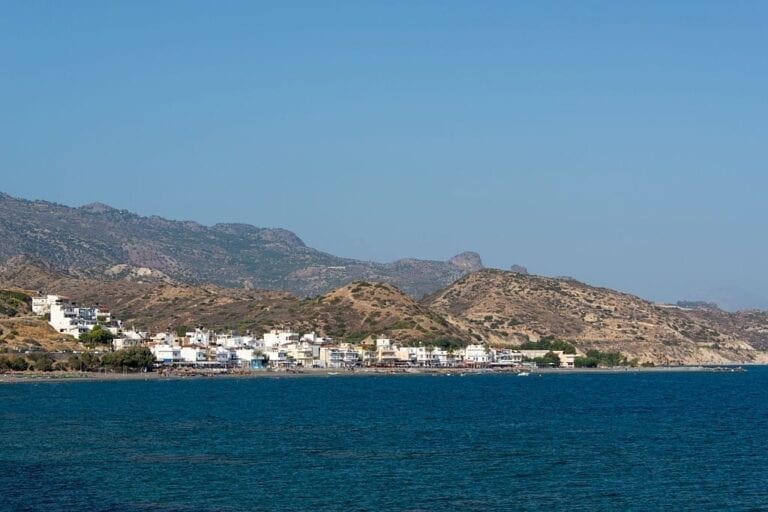 Spiaggia a Mirtos