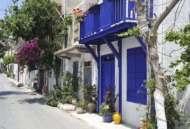 Street scene in Mirtos