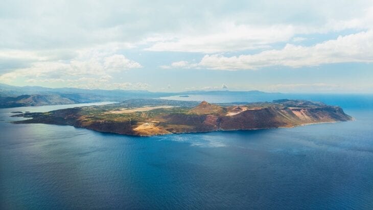 De luchthaven van Chania vanuit het vliegtuig