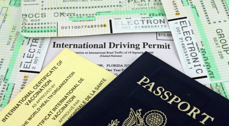 Documents de voyage / Passeport et permis de conduire international