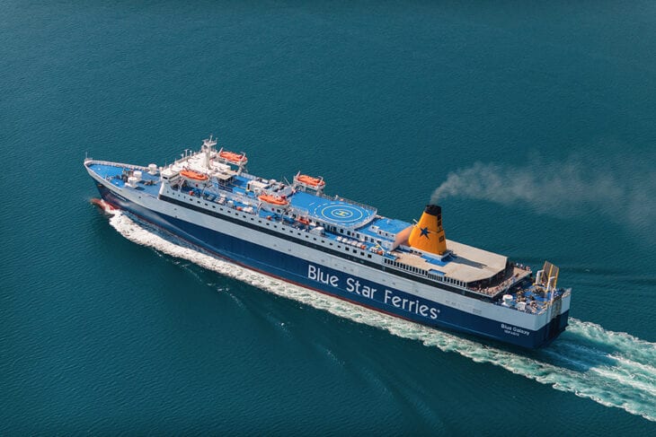 Паром Blue Star Ferries следующий из Ханьи в Пирей