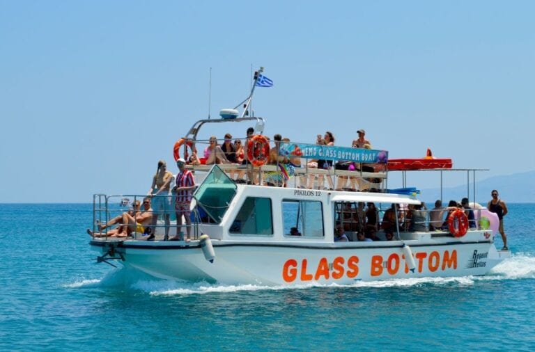 Excursions en bateau à fond de verre à Anissaras