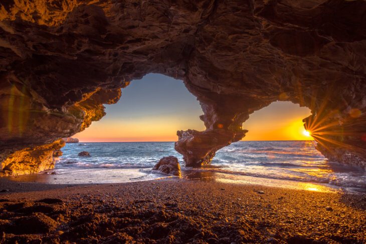  Indrukwekkende grotten onder de zandheuvels in Agios Pavlos Kreta