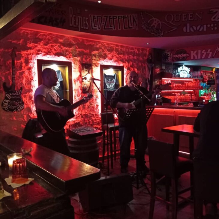 Chaplin Rock Bar