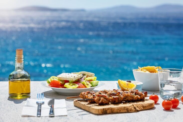 Griechische Souvlaki vom griechischen Meer