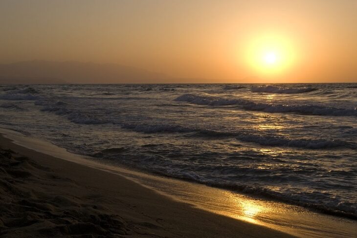 Zonsondergang op het strand van Skaleta