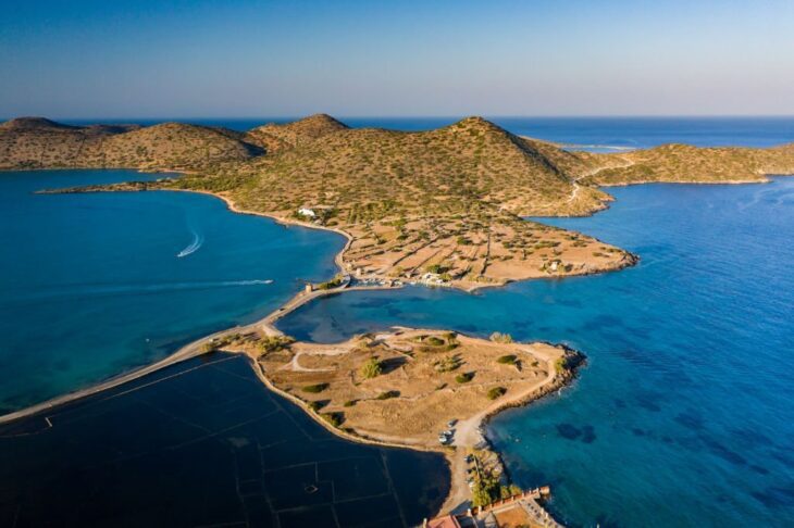 Luchtfoto van het strand van Kolokytha op Kreta