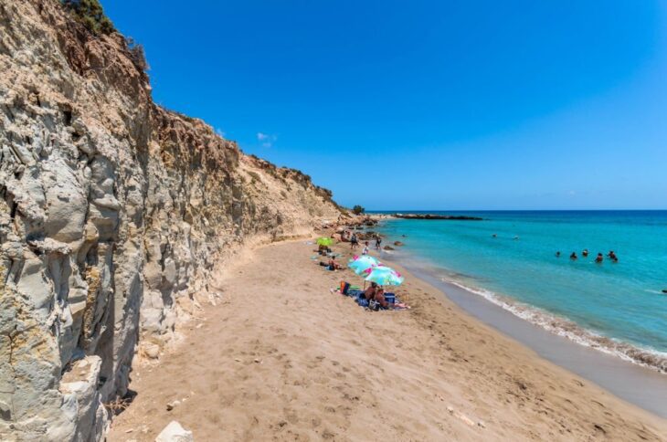 Het strand van Argilos - het natuurlijke strand op Kreta waar je met klei kunt kuren