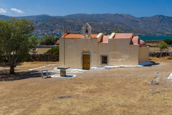 Traditionelle griechische Kirche auf der Halbinsel Kolokitha