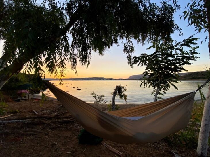 Hängematte am Strand von Loutraki auf Kreta