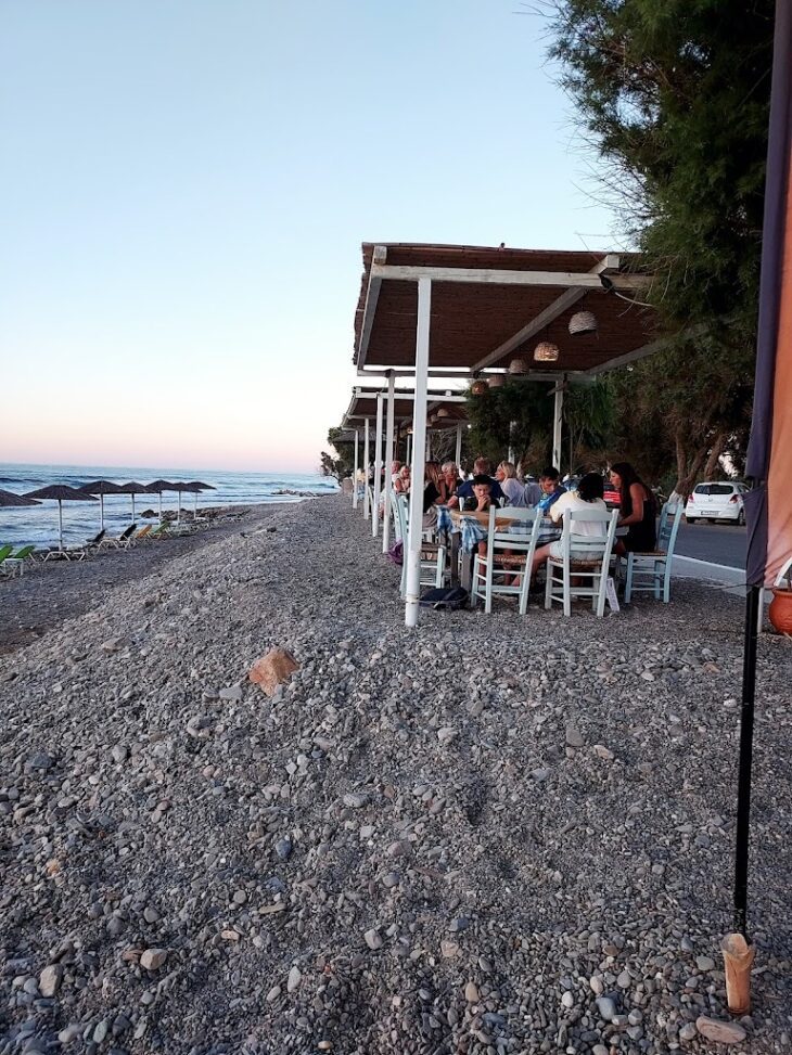 Restaurant aan het strand in Tavronitis