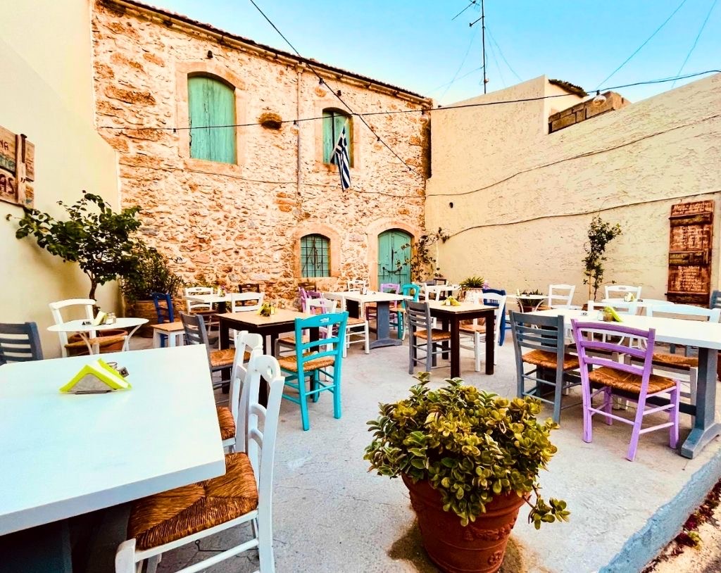 Zorbas Pizzeria and Family Taverna