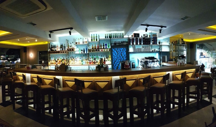 Cafe Du Lac Bar