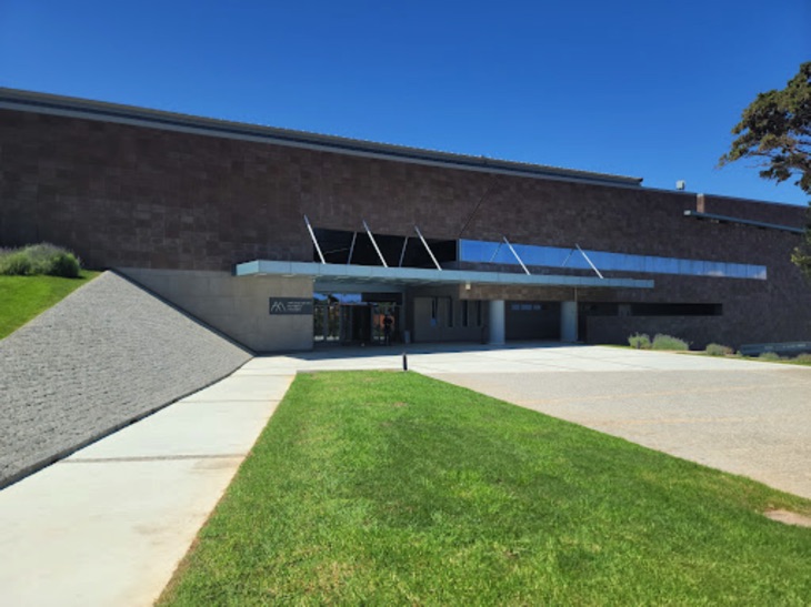 Außerhalb des Archäologischen Museums von Chania