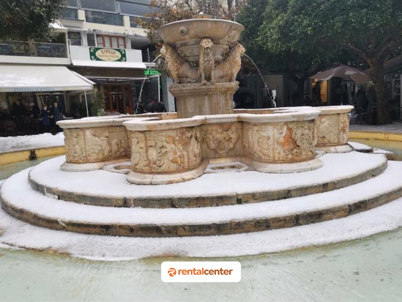 Heraklion-Löwenplatz mit Schnee bedeckt im Winter auf Kreta
